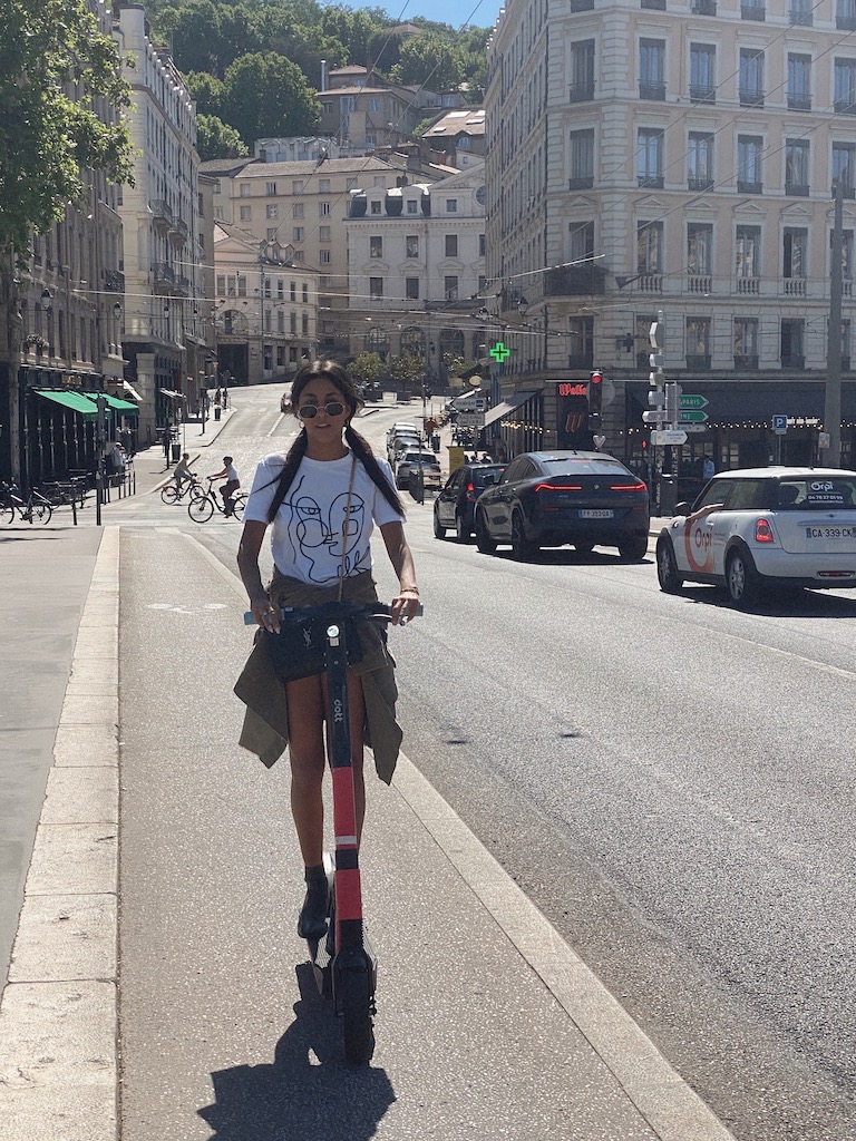 Driving an electric scooter in France 