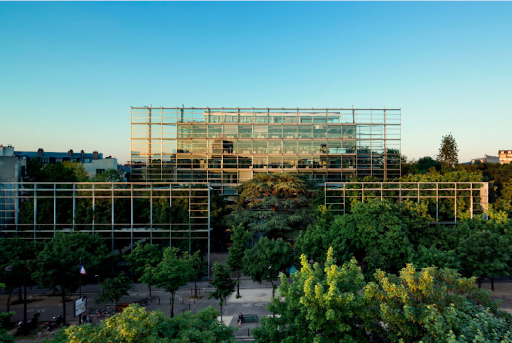 Fondation Cartier pour l’Art Contemporain, glass building 