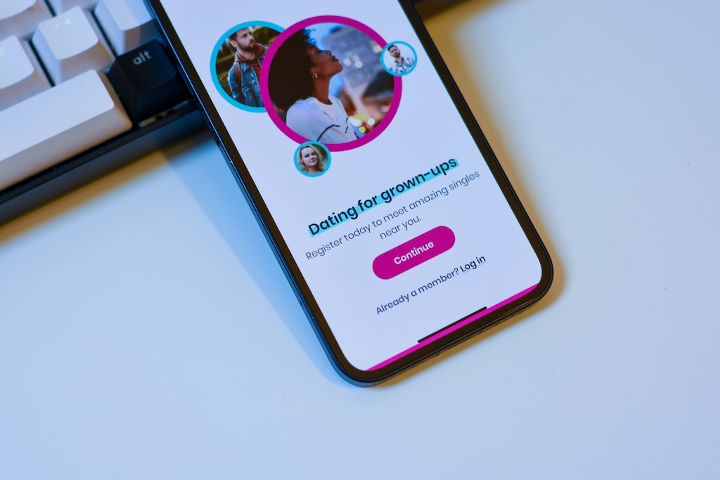 Dating Apps While Traveling